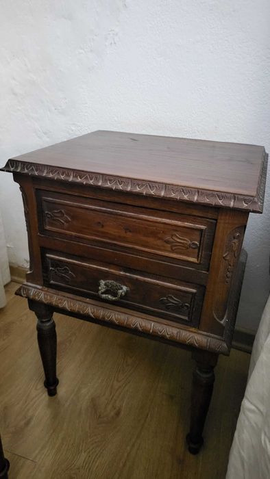 Conj. quarto cama casal+2 mesas de cabeceira madeira maciça Vintage