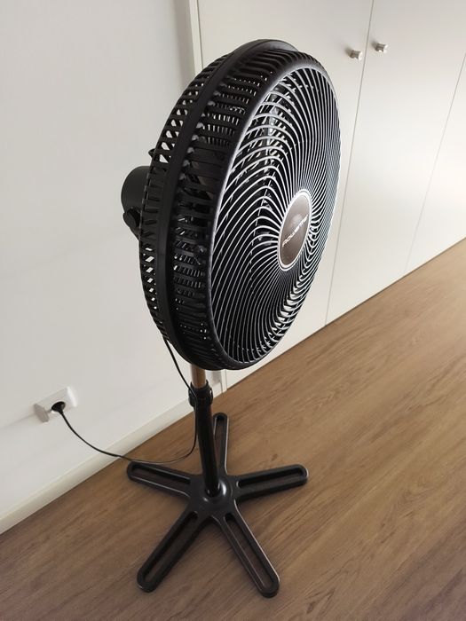 Ventoinha Rowenta preta