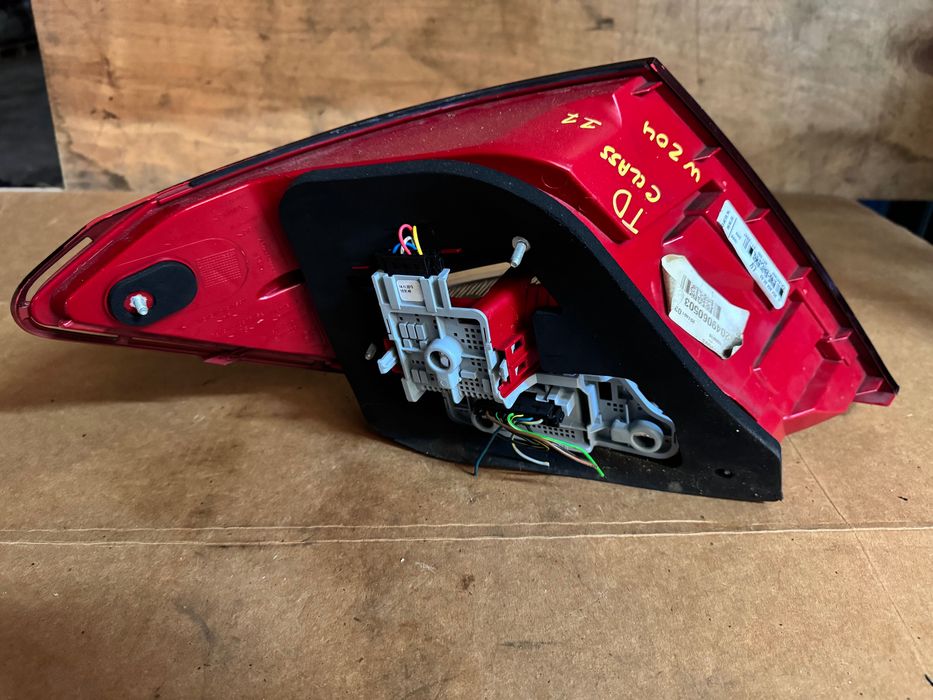 Farolim LED TRAS Direito Mercedes W204 C200 C220 C250 SEDAN