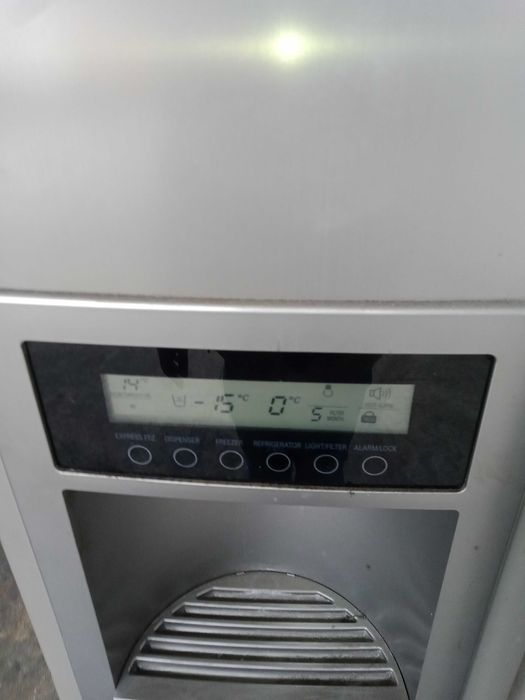 Frigorífico americano LG com TV