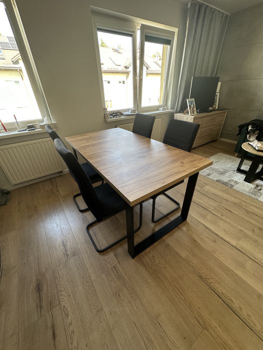 Sprzedam stól z krzeslami  do salonu