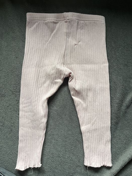 Pudrowo różowe legginsy niemowlęce Sinsay r.86