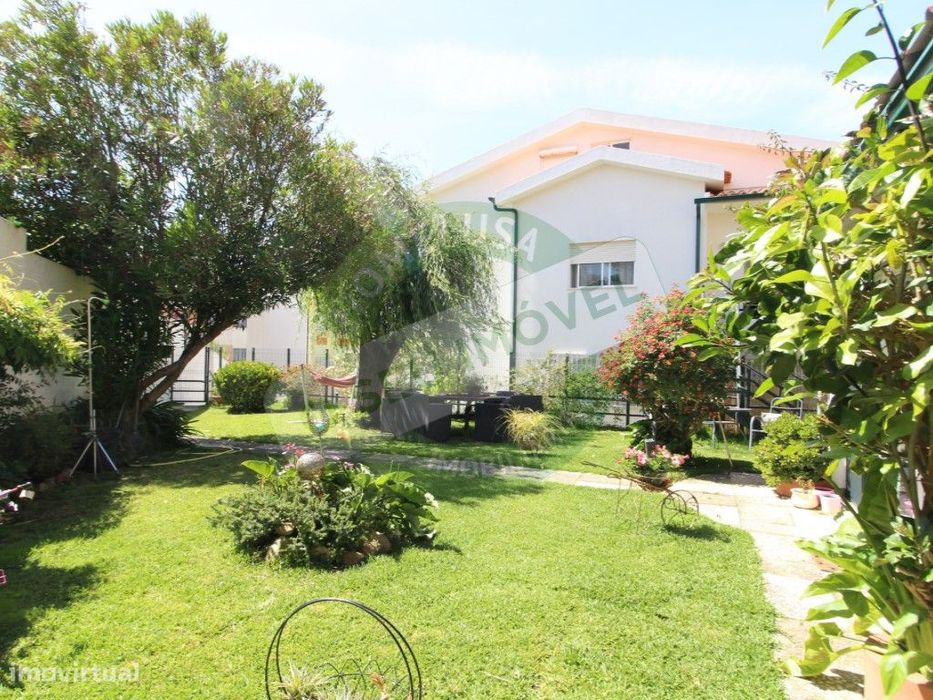Apartamento T3+2 com jardim e estúdio independente..