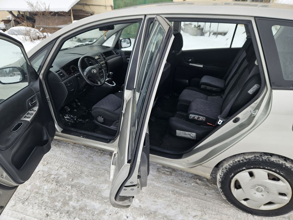 Toyota Corolla Verso 2002 рік 2.0 дизель для військових