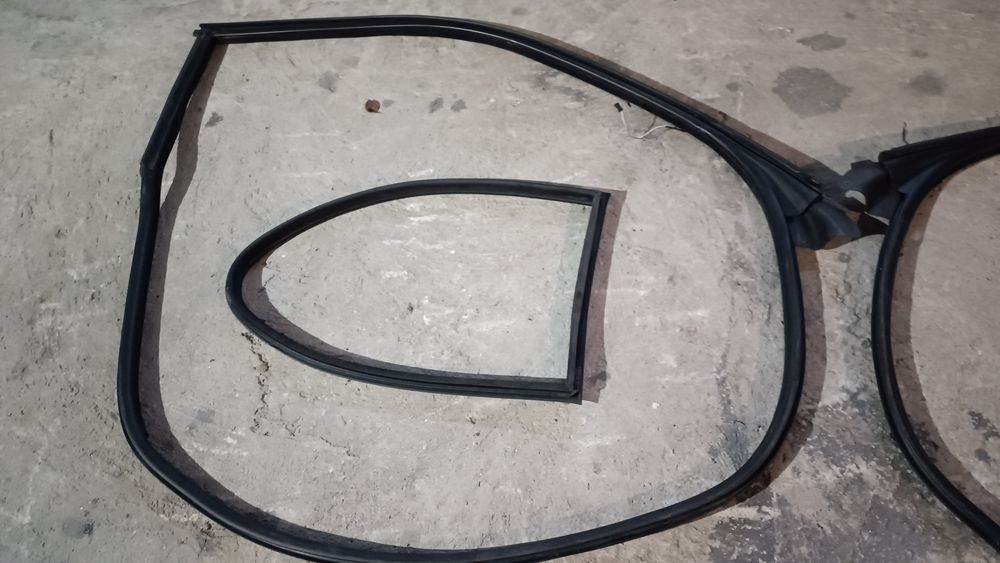 Borrachas de portas BMW E46 coupé.
Material usado em muito bom estado