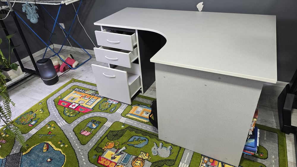 Продам комп'ютерний стіл