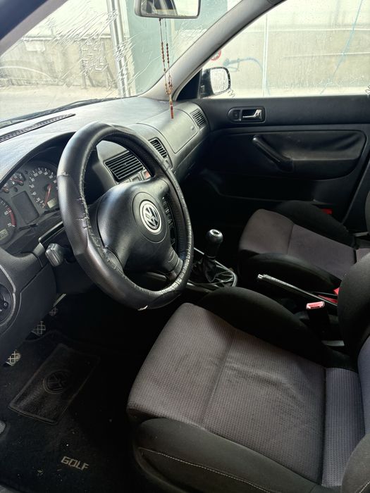 Volkswagen    Golf