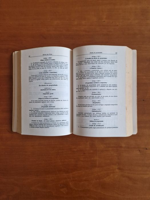 Livro didático de Direito "Código Civil, 5.ª Edição", 1984