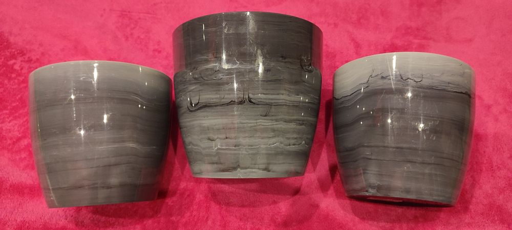 Dolniczki szare, plastikowe, dekoracyjne.