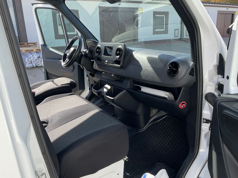 Wynajem wypożyczalnia bus busów Wrocław 24/7 Mercedes Sprinter Automat