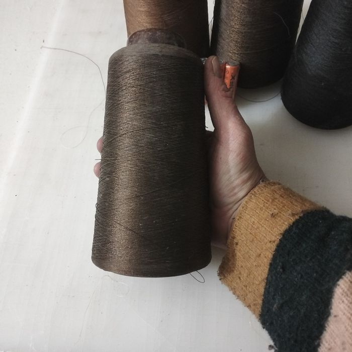 Нитки для швейных машин.