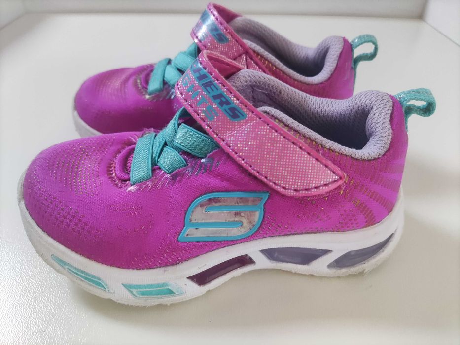 Sapatilhas e sapatos criança