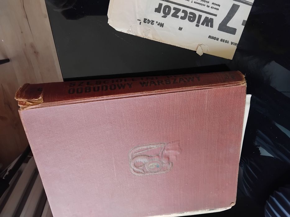 Książka p.t: sześcioletni plan odbudowy WarszawyB.Bierut"z 1949 roku