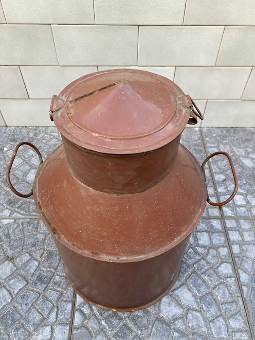 Leiteira em metal Antiga