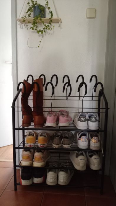 Sapateira  em muito bom estado