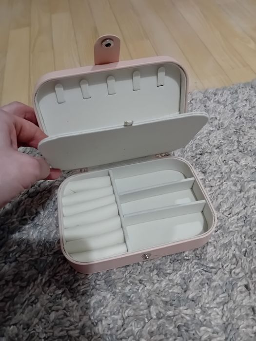 Organizer skórzany na biżuterię