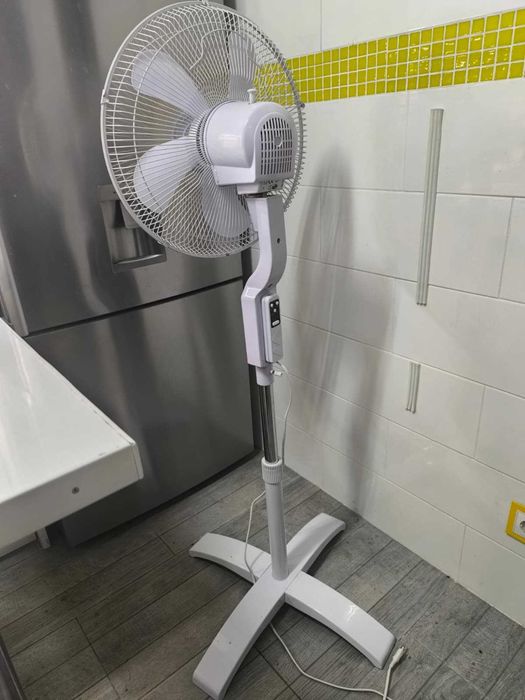 Ventoinha de Pé Alto C/Comando