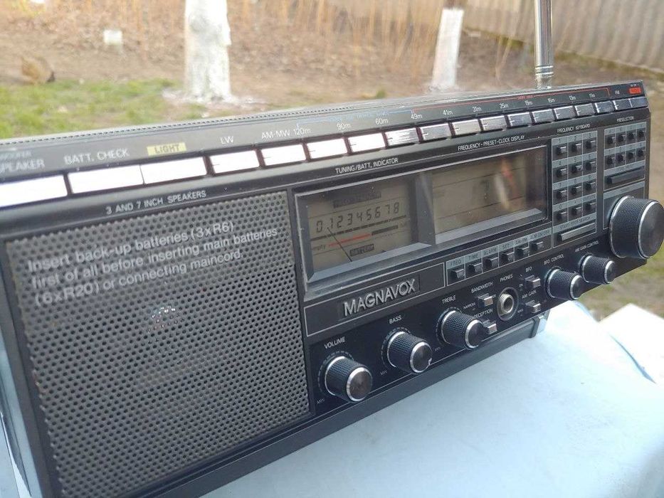 Радіоприймач всехвилевий Philips D2999 / Magnavox D2999 (radio радіо AM, FM, SW або LW)