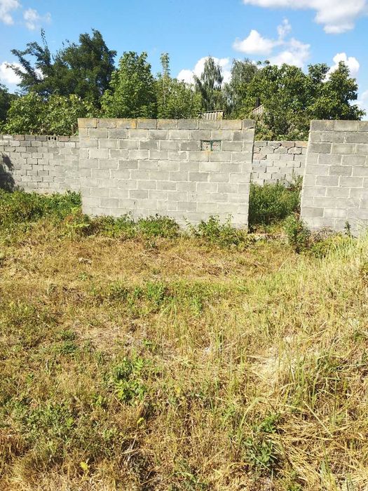 Недобудований будинок в селі Сираї Чернігівської області