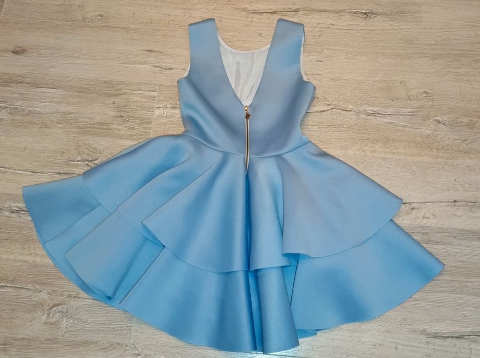 Śliczna sukienka piankowa rozm 38