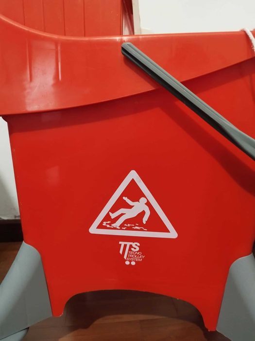 Carrinho de limpeza profissional