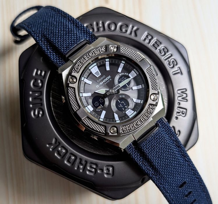 Годинник Casio G-Shock GST-W330AC-2AEF