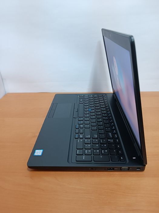 Ноутбук Тонкий DELL Latitude 5580 Intel i5 3.5ghz 8GB SSD 256GB