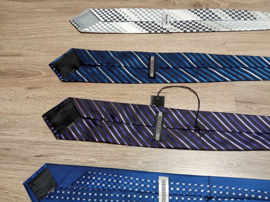 Краватки різні, ціна 29 грн. за всі 5 шт.