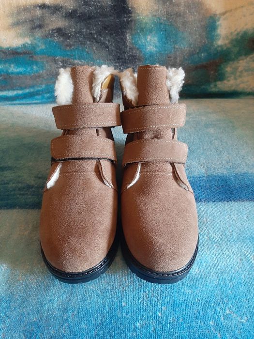 Нові замшеві зимові черевики