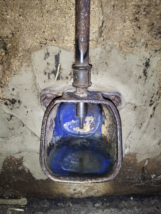 Poidła miskowe (żeliwne) dla świń/trzody chlewnej