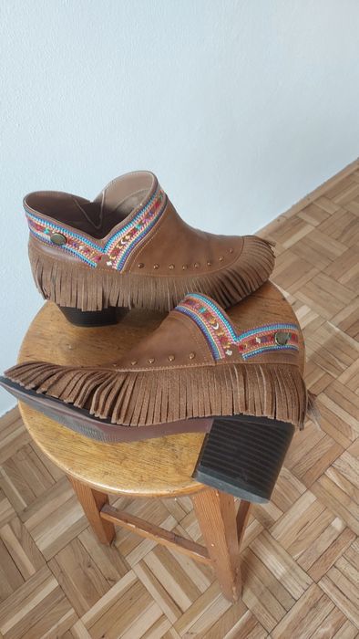 Botki skórzane, Desigual