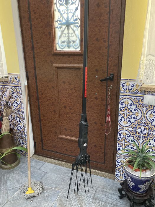 Varejador de azeitona telescópico a bateria