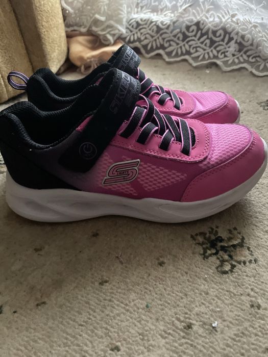 Дитячі кросівки з вогниками