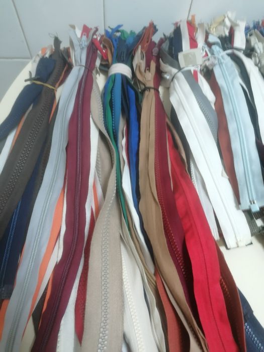 Fechos, Fitas, Agulhas