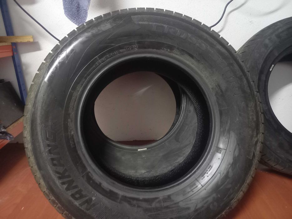 Vendo Pneus 255 65r16