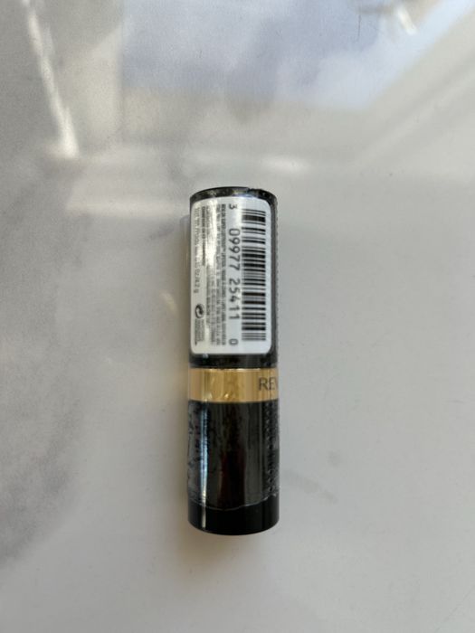 Pomadka Revlon Super Lustrous Lipstick champagne pearl nude nudziakowa