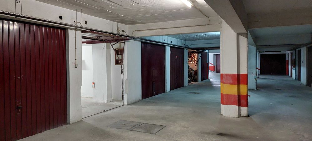 Arrenda-se garagem fechada - box