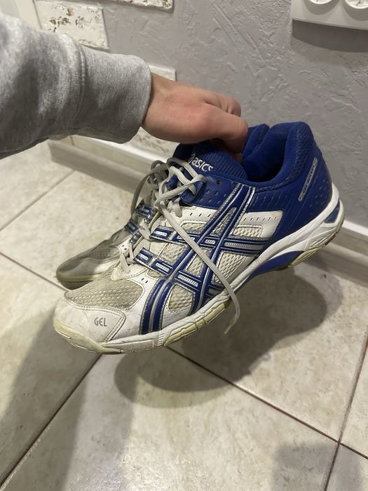 Продам кроссовки asics