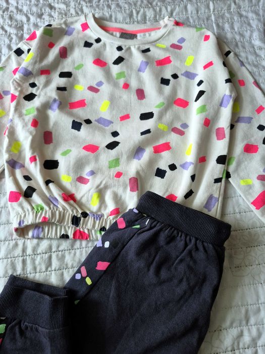 Zestaw dresowy dziewczęcy r. 122