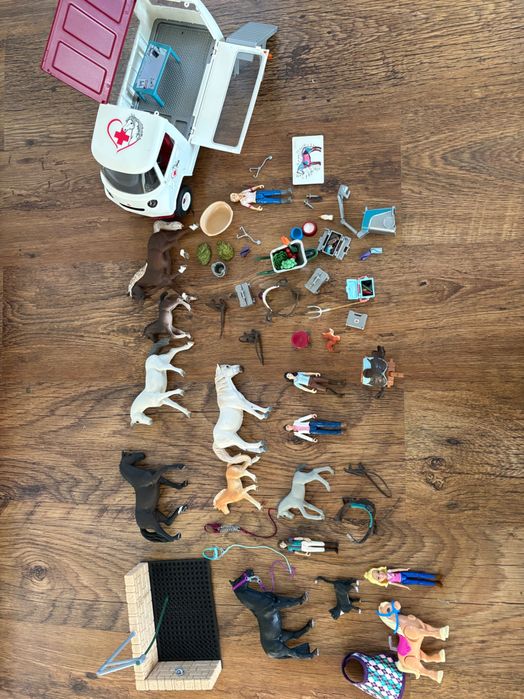 Zestaw schleich, konie, akcesoria, karetka, myjka