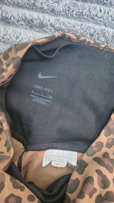 Лосини / легінси Nike з леопардовим принтом