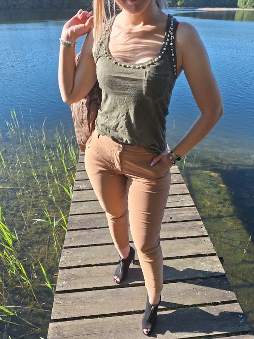 Top damski z perłami, Bershka, khaki - JESIEŃ 2025