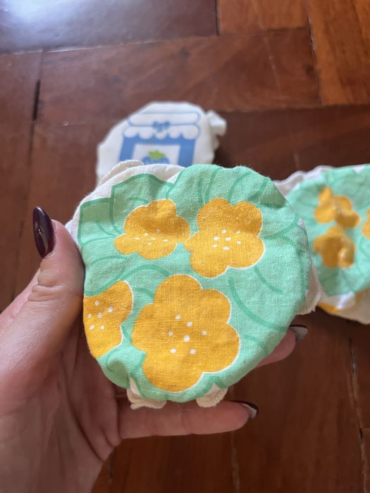 Capas de tecido para tampas de frascos