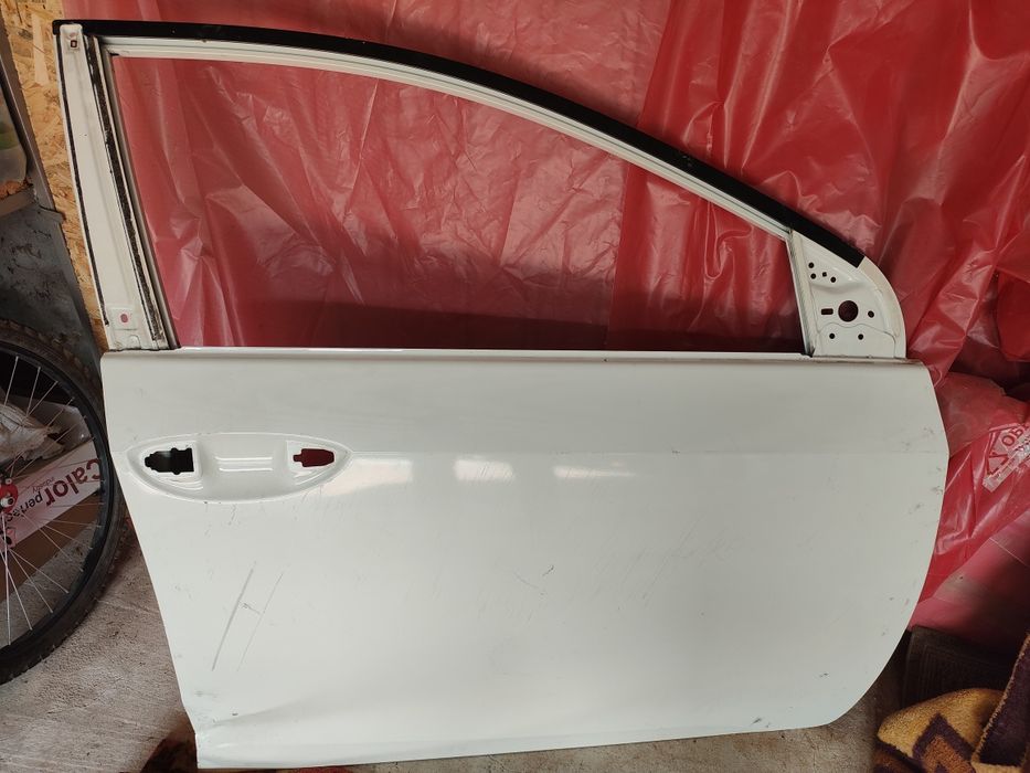 Двері передні праві Toyota Corolla Е170, 2017 рік