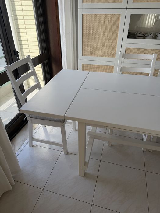 Mesa de Jantar Extensivel e 6 Cadeiras