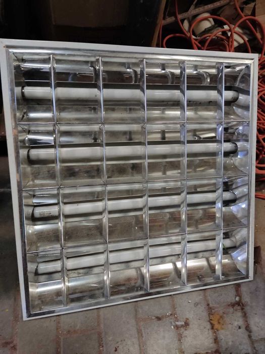 Oprawy rastrowe, lampy do garażu , hali używane