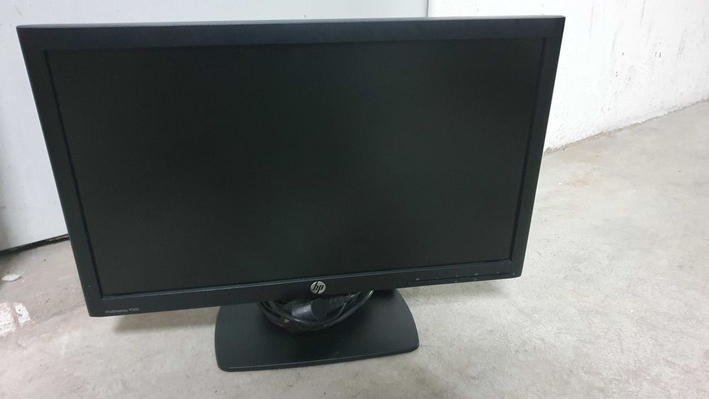 HP EliteDesk 600 G1 Computer and HP ProDisplay P201 Monitor.64751709681154123