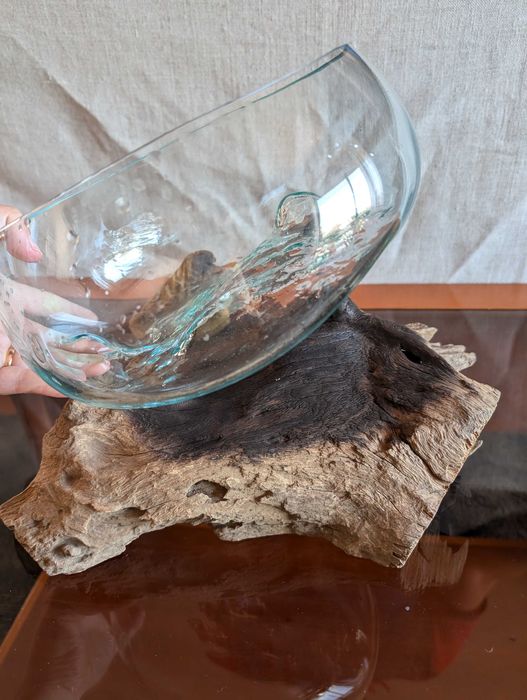 Terrário de Vidro em Madeira Fundida