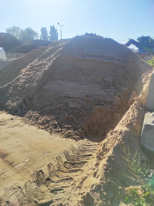 Piasek 02 beton kamień otoczak polny  wywrotka ziemia