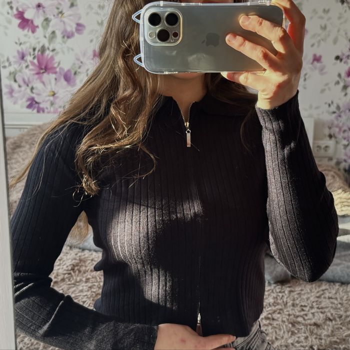 Кофтинка зі змійкою